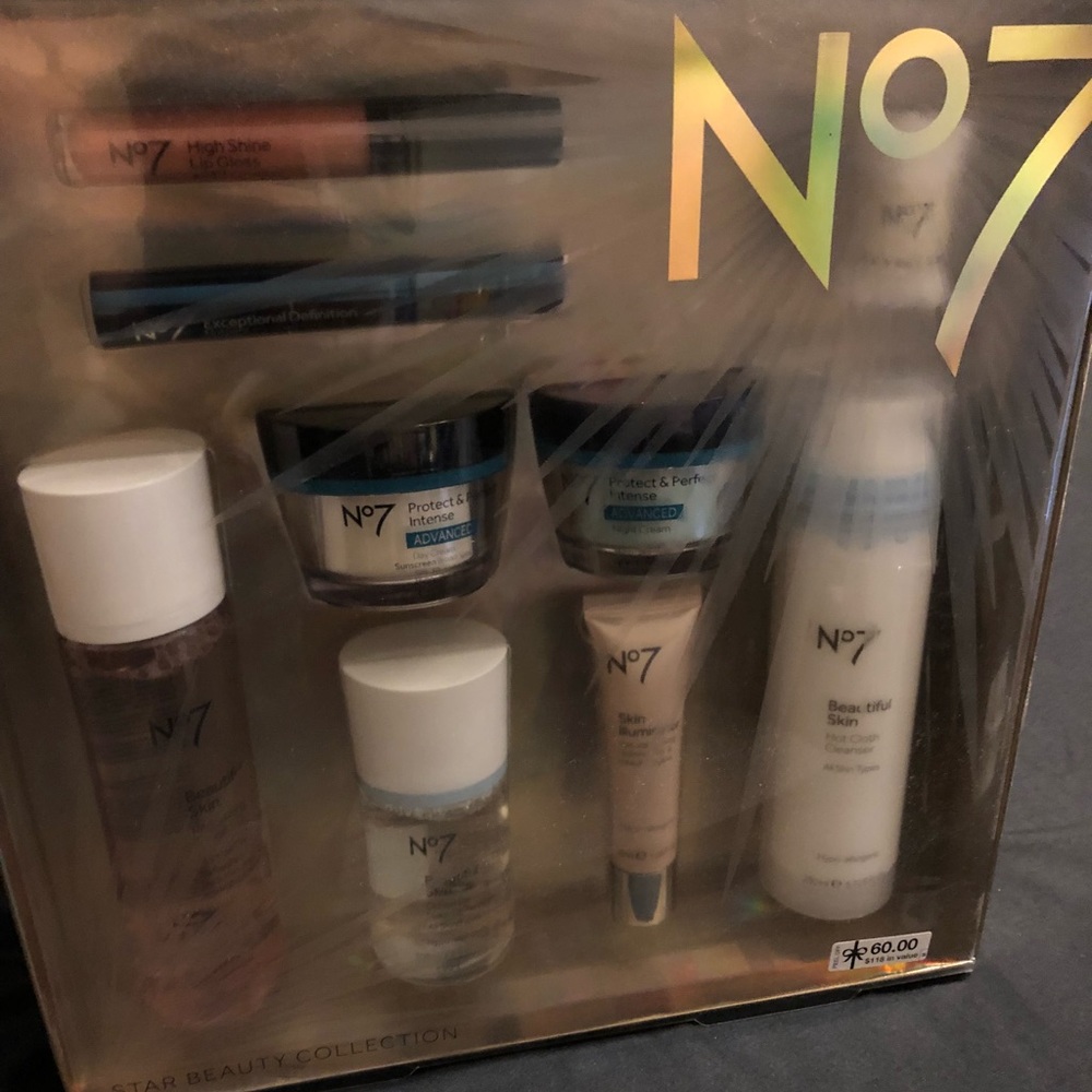 No7 Gift Set